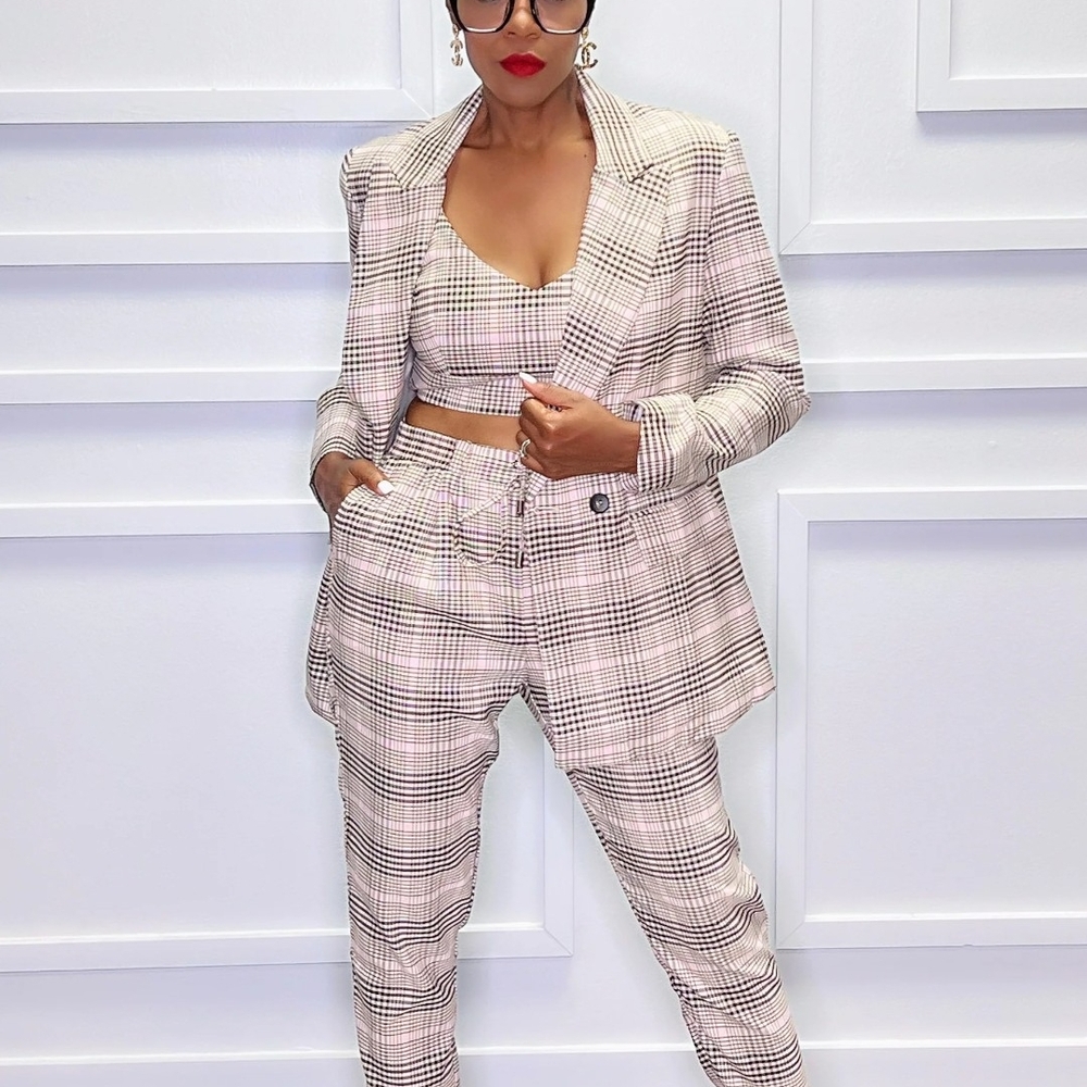Gray Plaid Pantsuit with Modern Silhouette